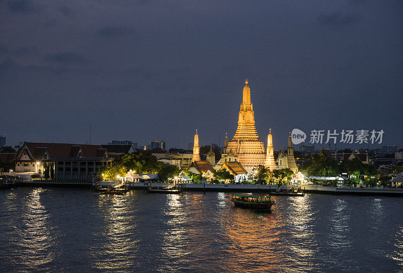 夜景照明Wat Arun曼谷泰国佛教寺庙